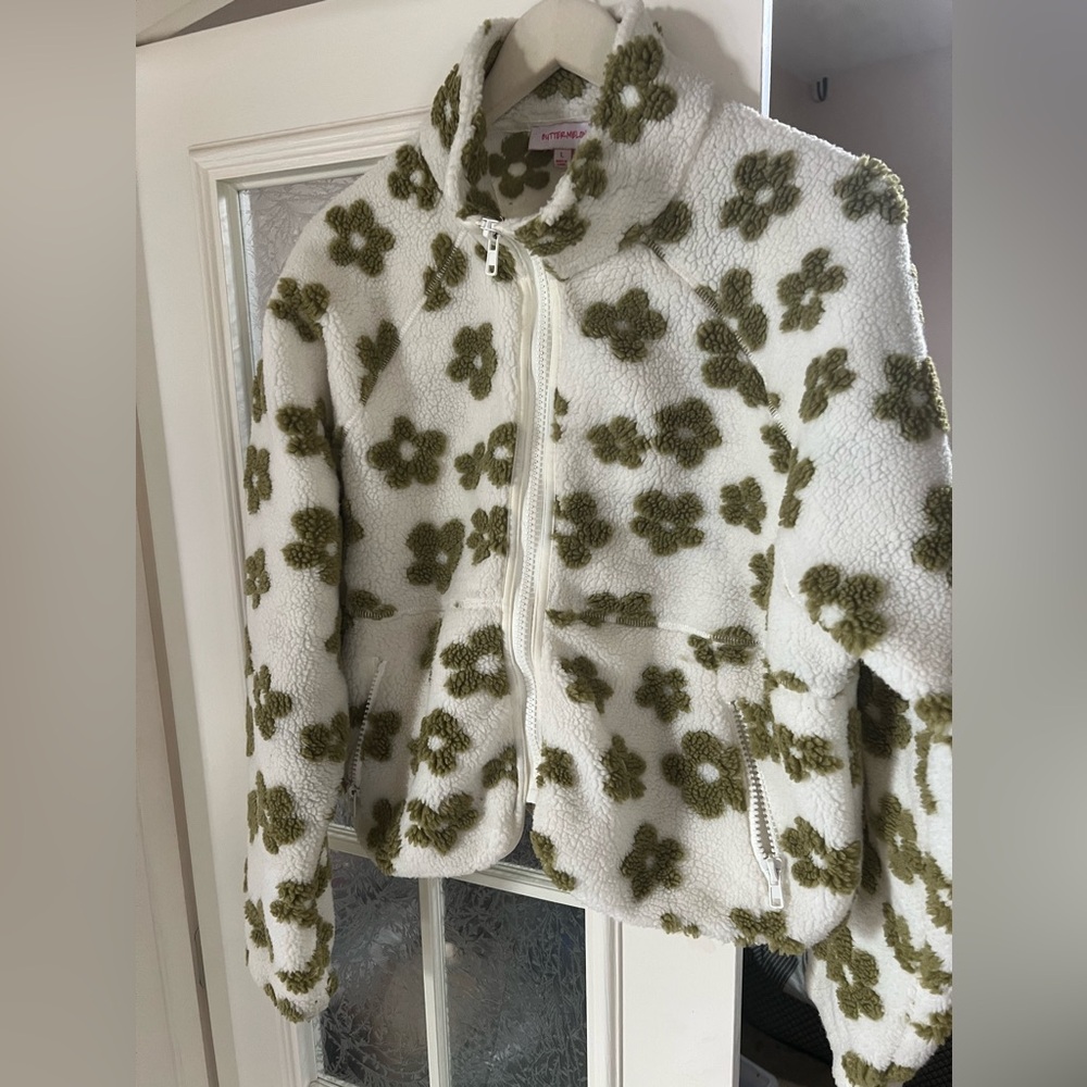 Funky fleece cropped jacket with funky retro floral pattern.